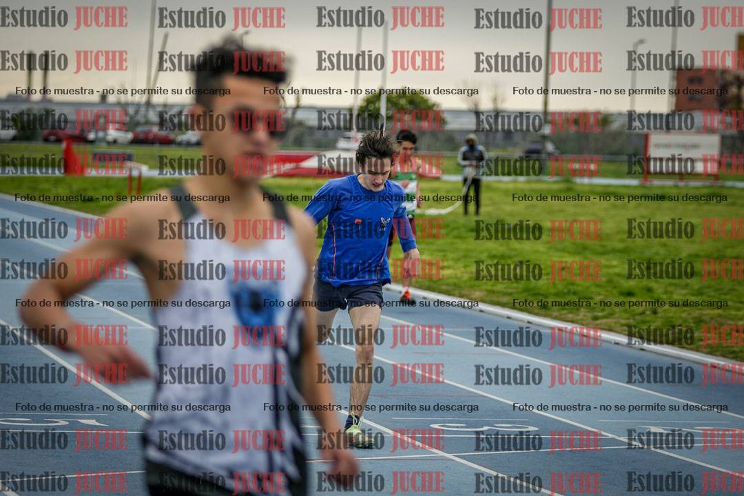 Fotos de los 300 m llanos de varones - U17