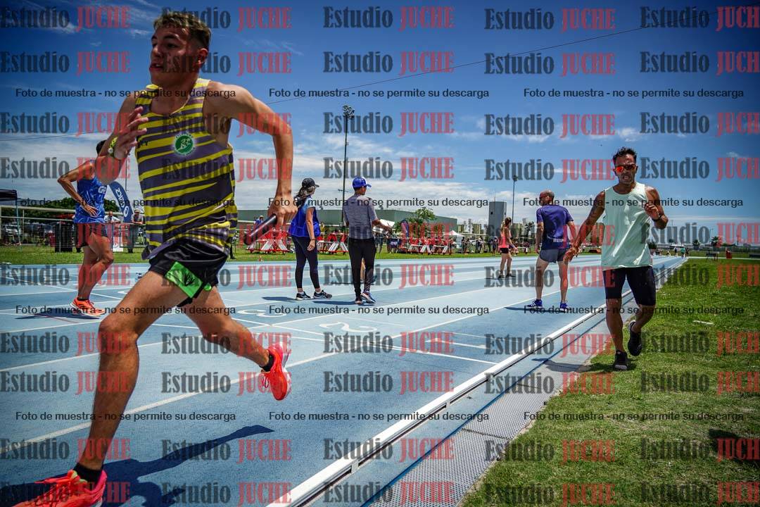 Fotos durante el transcurso de los relevos 20' para running teams - serie 2