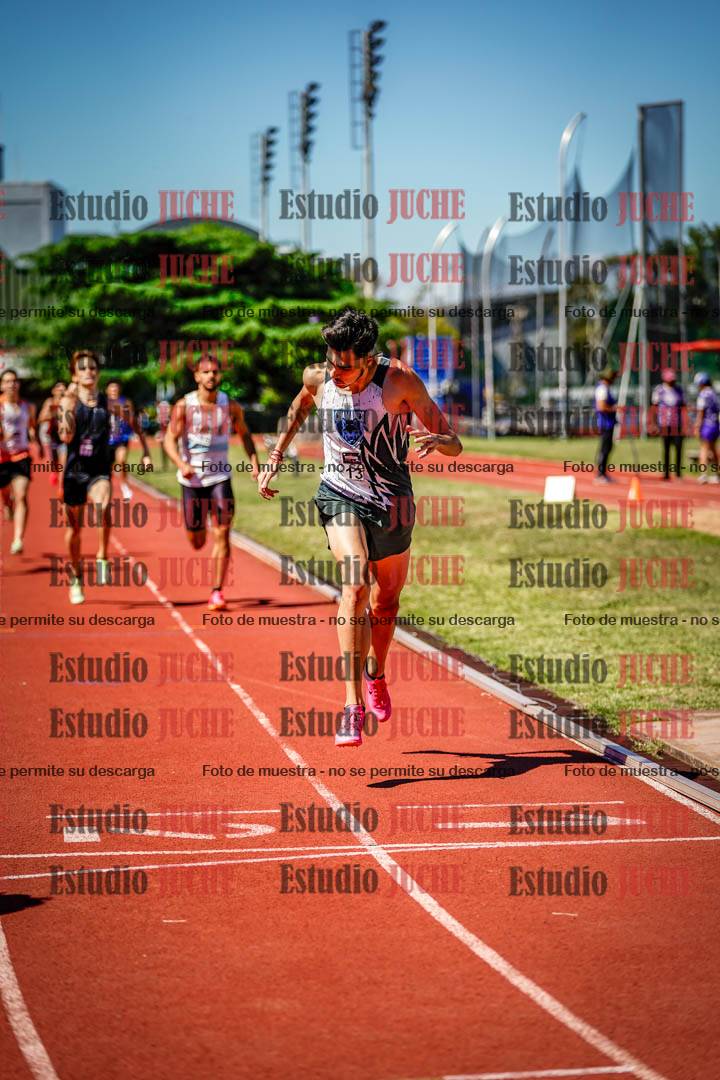 Fotos de los 800 m llanos de varones