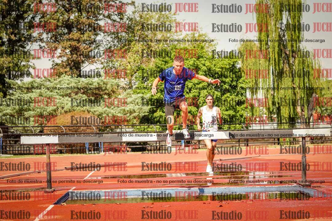 Fotos de los 3000 m con obstáculos de varones