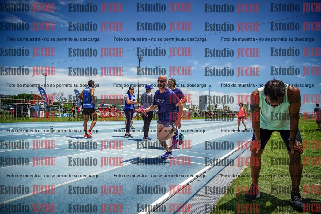 Fotos durante el transcurso de los relevos 20' para running teams - serie 2
