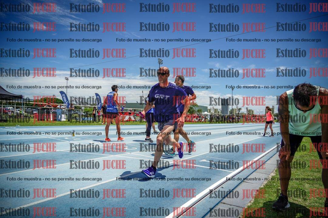 Fotos durante el transcurso de los relevos 20' para running teams - serie 2
