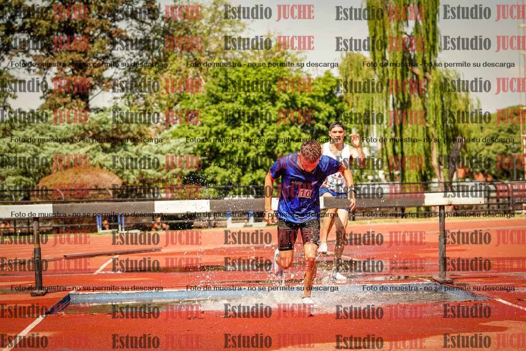 Fotos de los 3000 m con obstáculos de varones