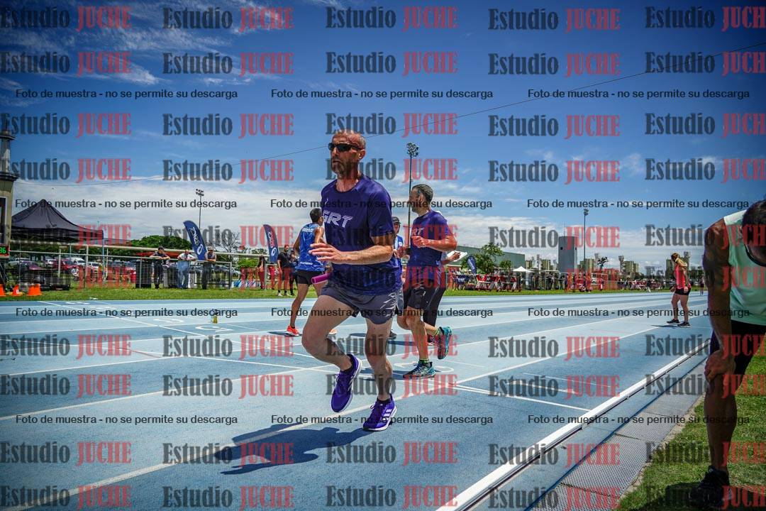 Fotos durante el transcurso de los relevos 20' para running teams - serie 2