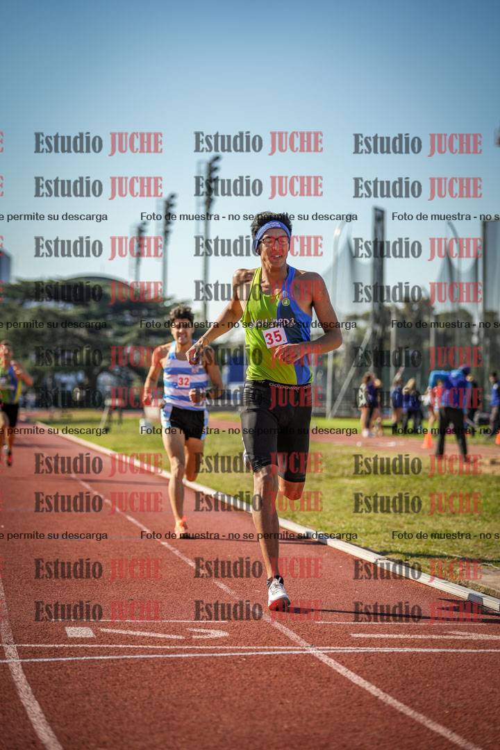 Fotos de los 800 m llanos de varones
