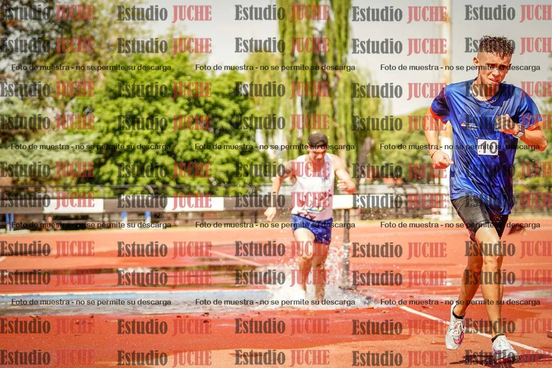 Fotos de los 3000 m con obstáculos de varones