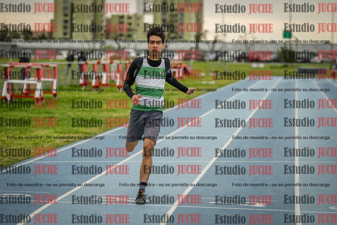 Fotos de los 300 m llanos de varones - U17
