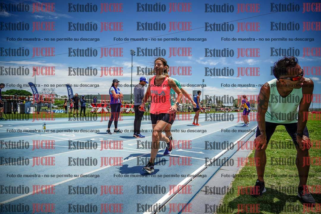 Fotos durante el transcurso de los relevos 20' para running teams - serie 2