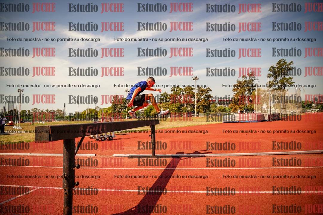 Fotos de los 3000 m con obstáculos de varones