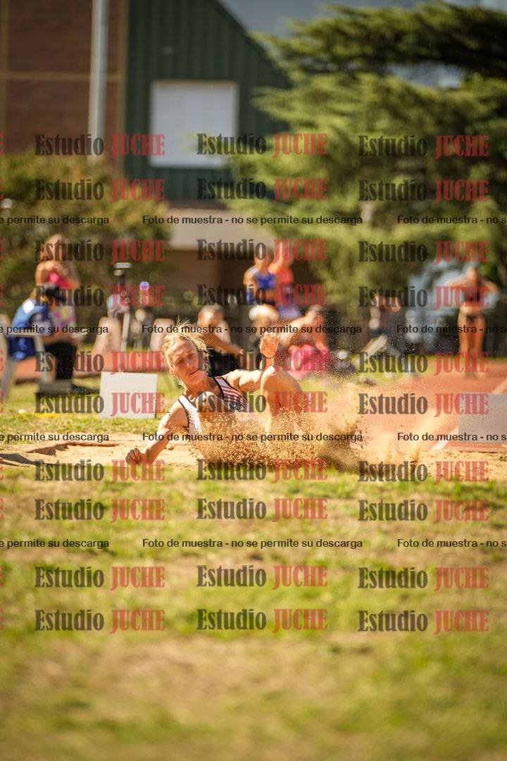 Fotos del salto en largo de mujeres
