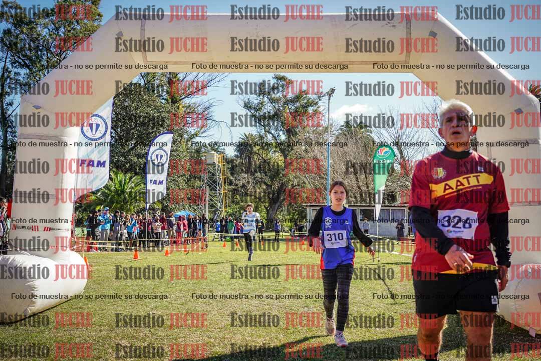 Fotos de la llegada del cross de 1500 m