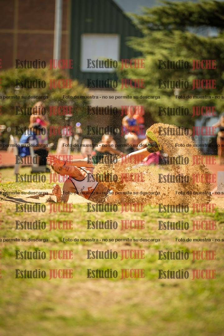 Fotos del salto en largo de mujeres