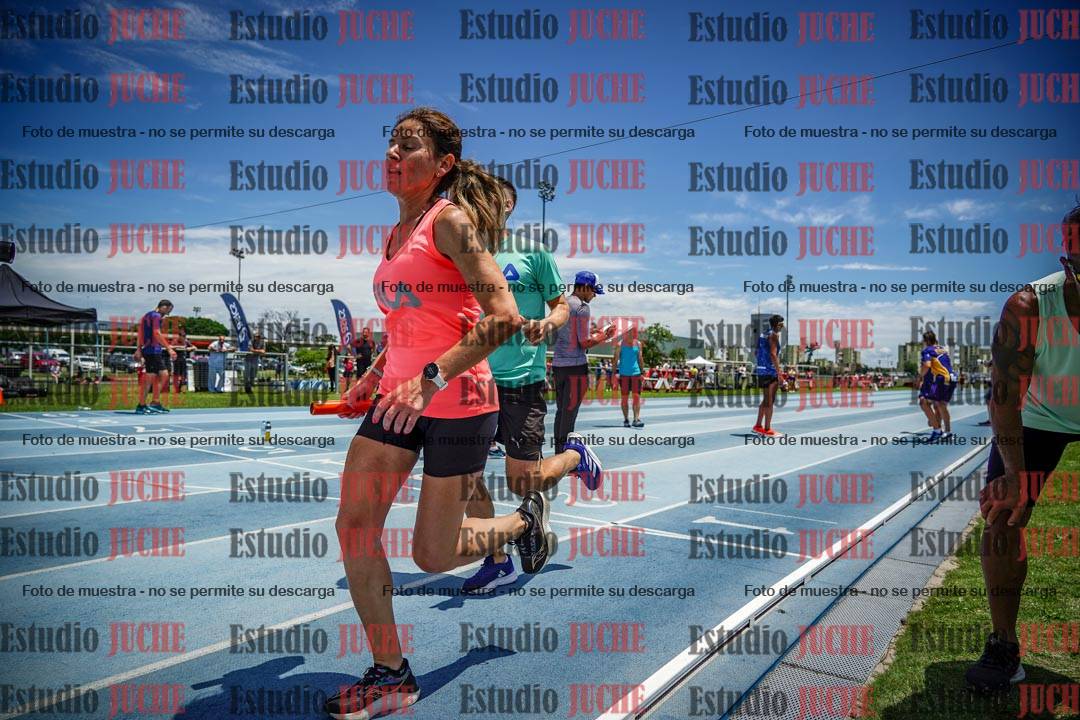 Fotos durante el transcurso de los relevos 20' para running teams - serie 2