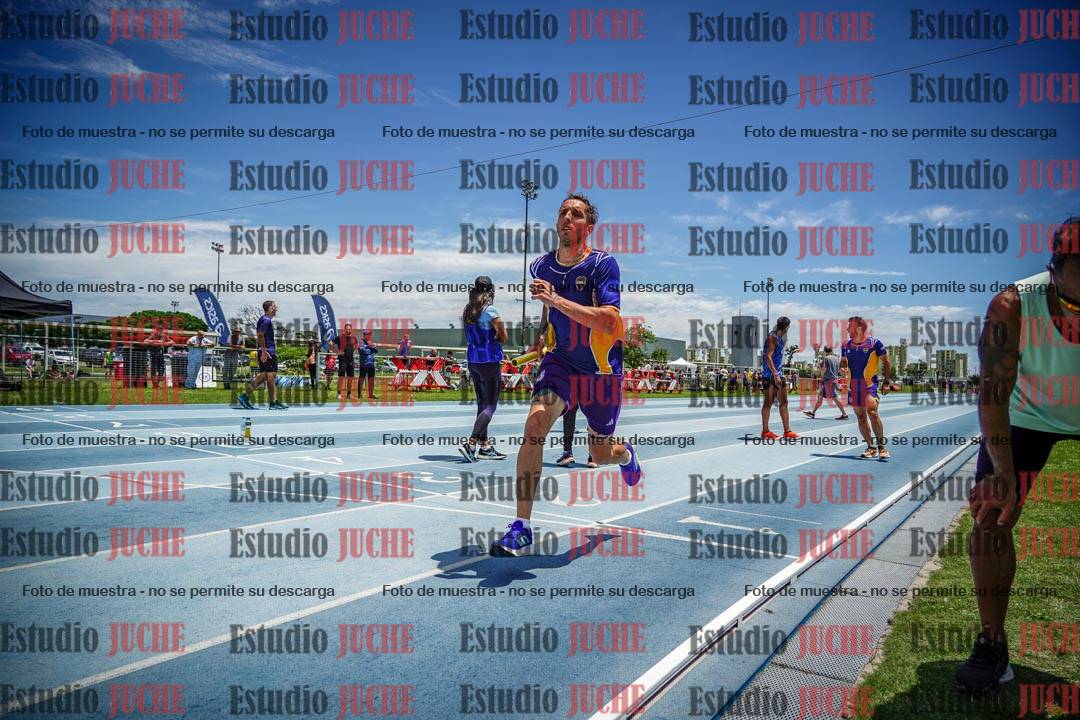 Fotos durante el transcurso de los relevos 20' para running teams - serie 2