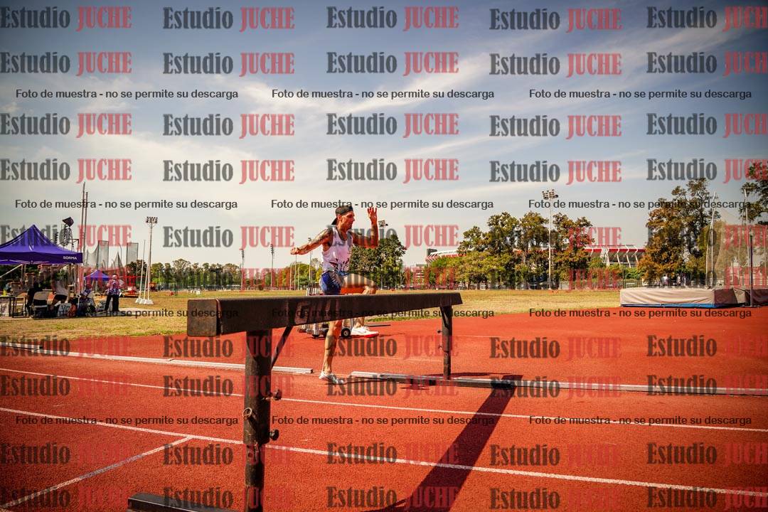 Fotos de los 3000 m con obstáculos de varones
