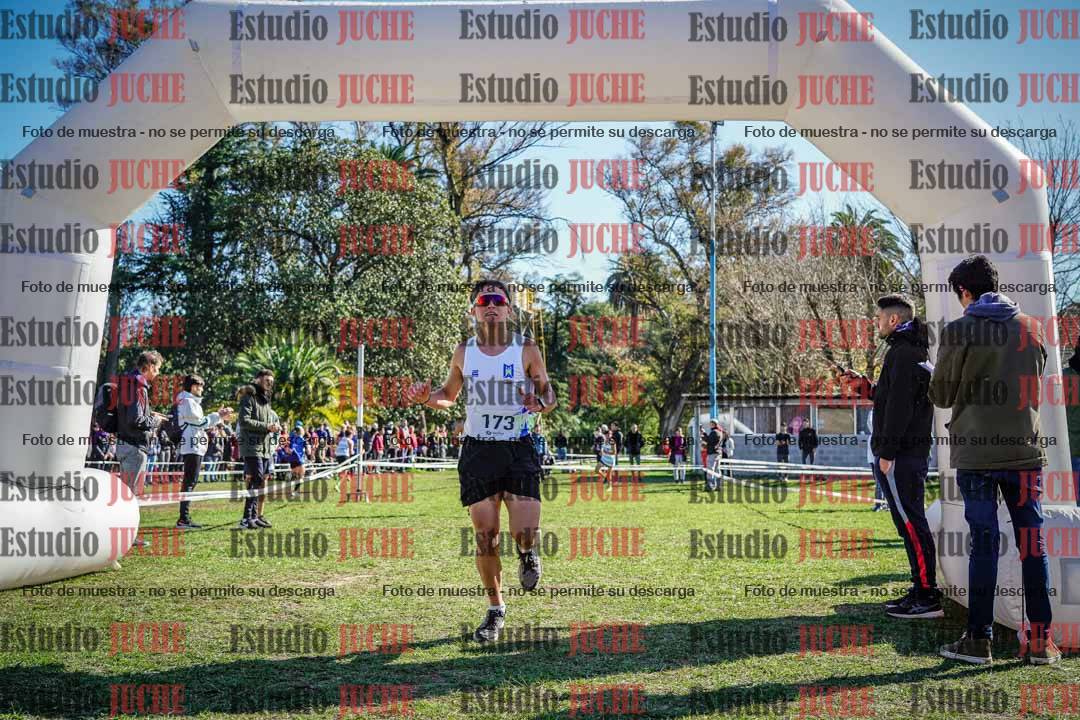 Fotos de la llegada del cross de 2000 m