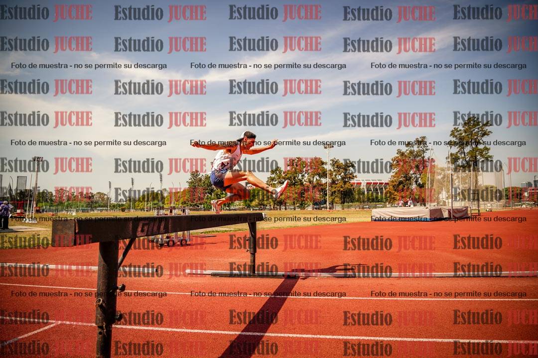 Fotos de los 3000 m con obstáculos de varones
