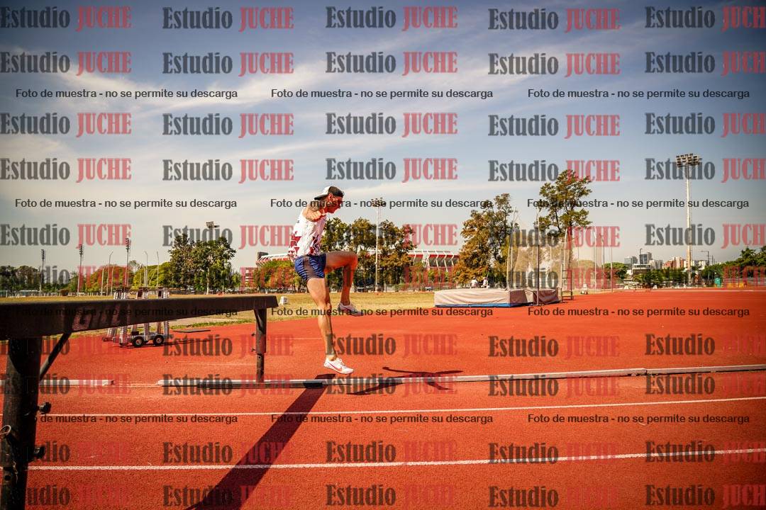 Fotos de los 3000 m con obstáculos de varones