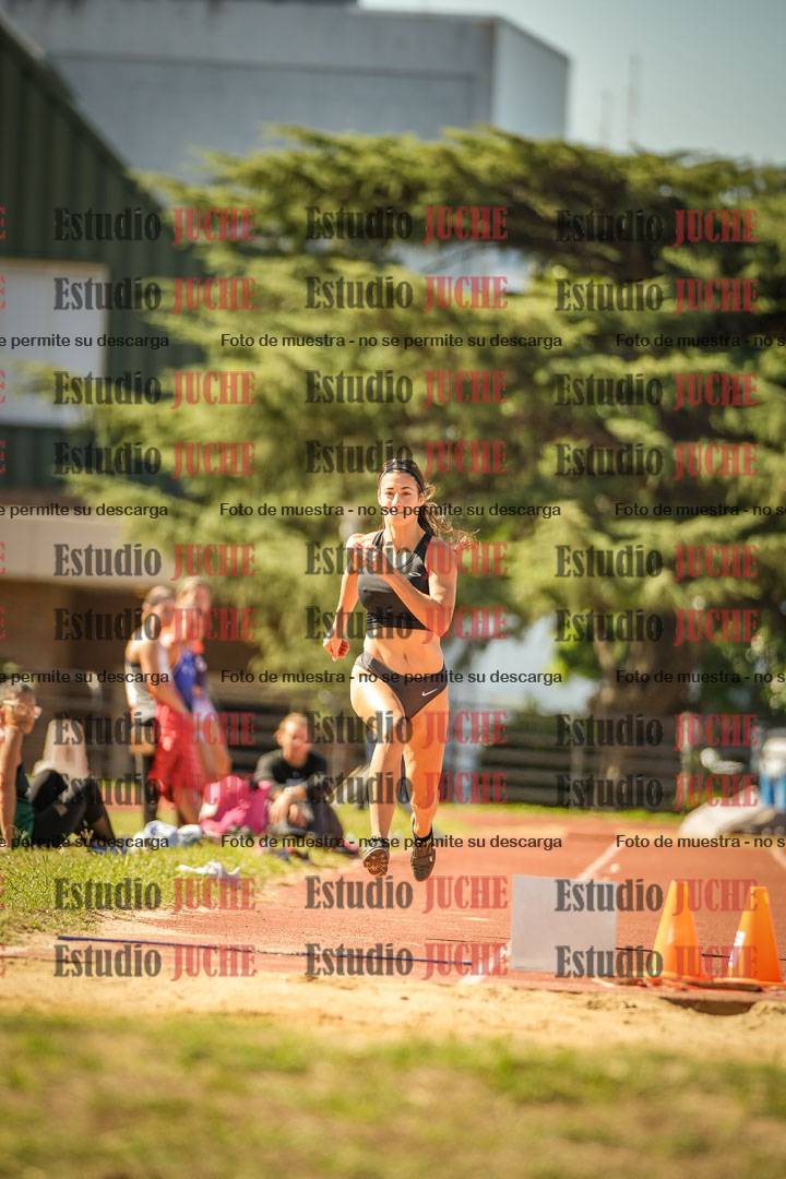 Fotos del salto en largo de mujeres