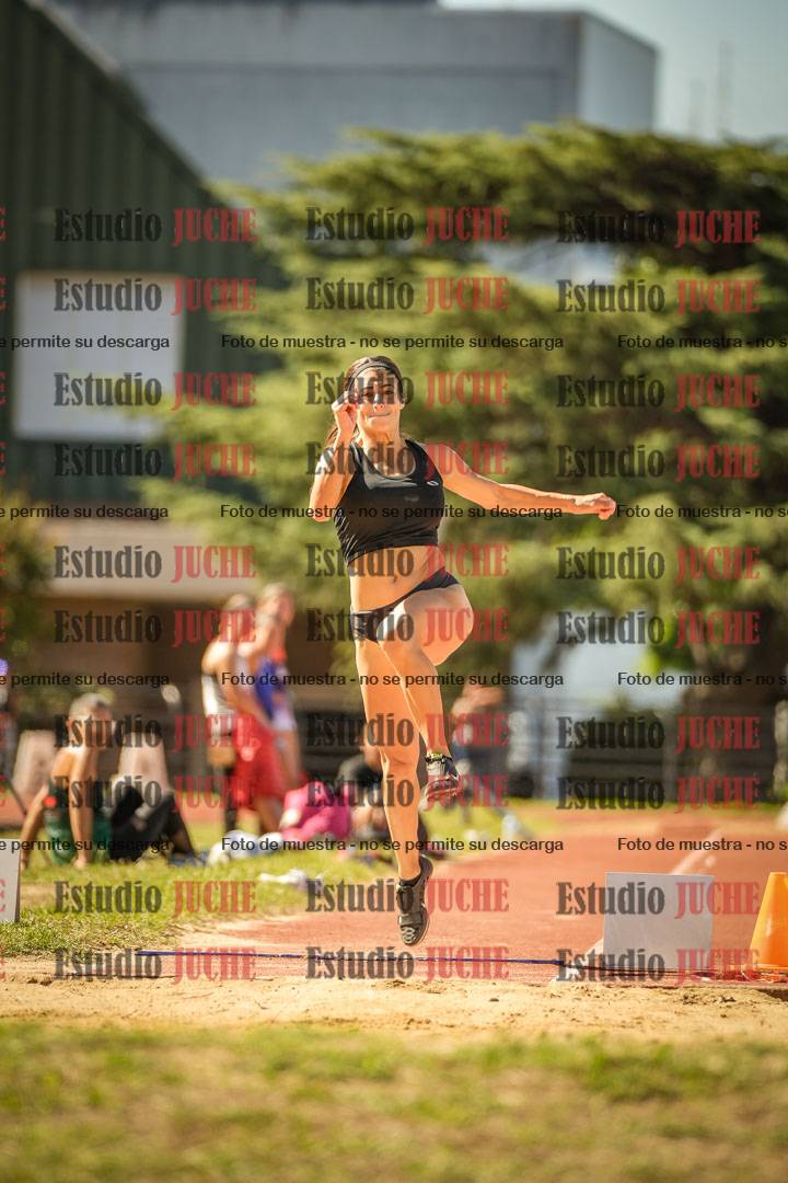 Fotos del salto en largo de mujeres