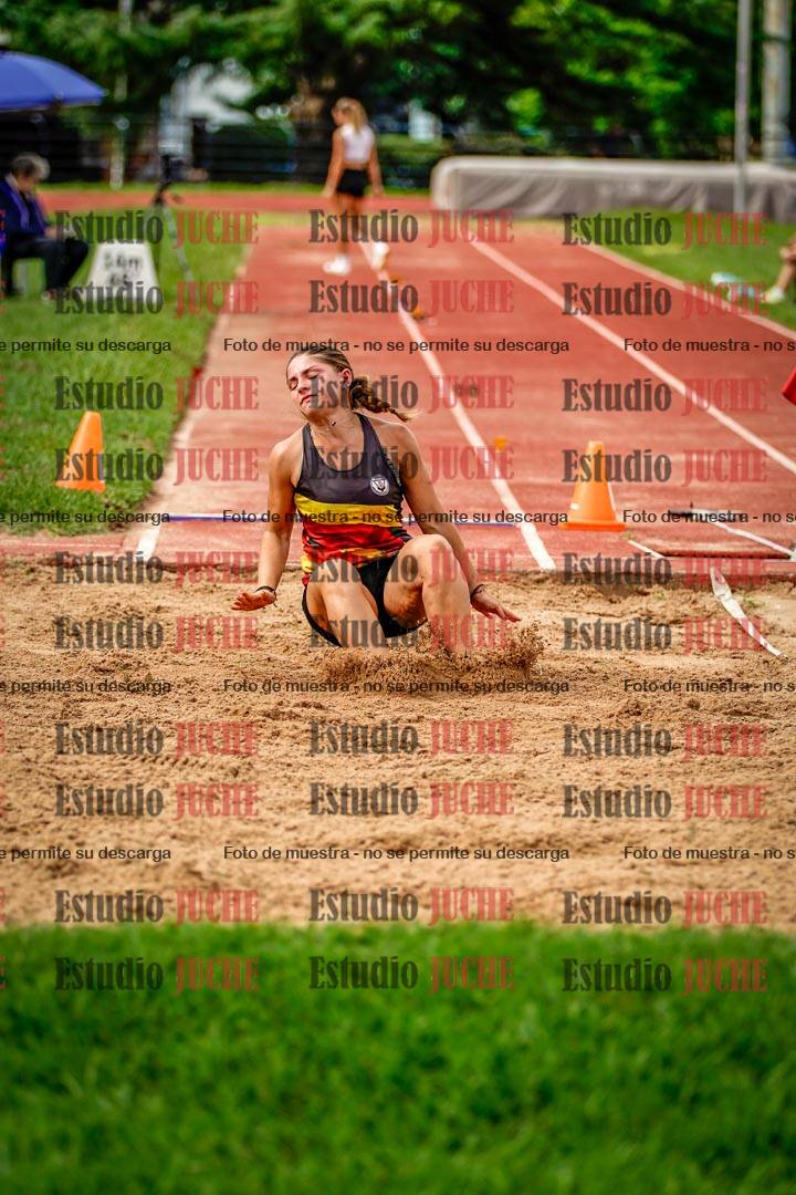 Fotos del salto en largo de mujeres