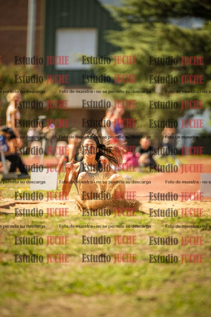 Fotos del salto en largo de mujeres