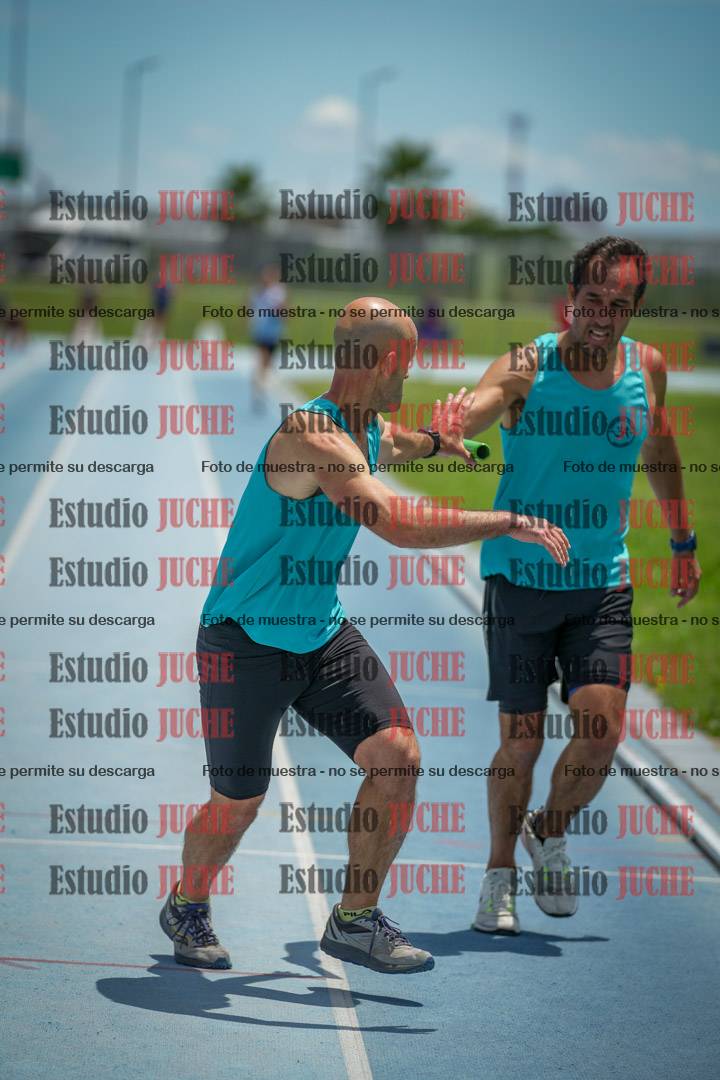 Fotos durante el transcurso de los relevos 20' para running teams - serie 2