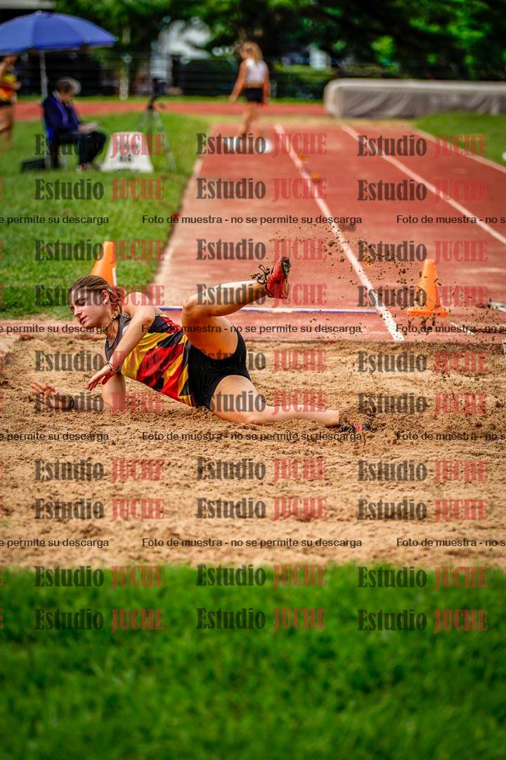 Fotos del salto en largo de mujeres