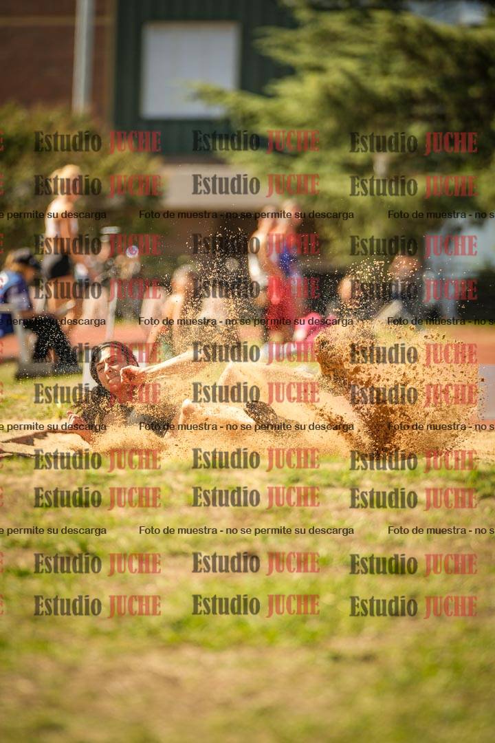 Fotos del salto en largo de mujeres