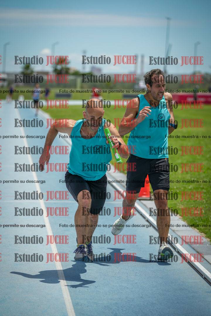 Fotos durante el transcurso de los relevos 20' para running teams - serie 2