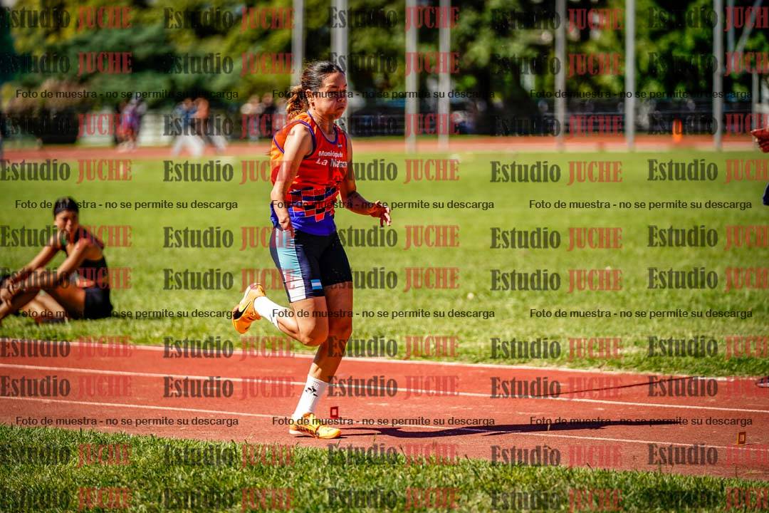 Fotos del salto en largo de mujeres