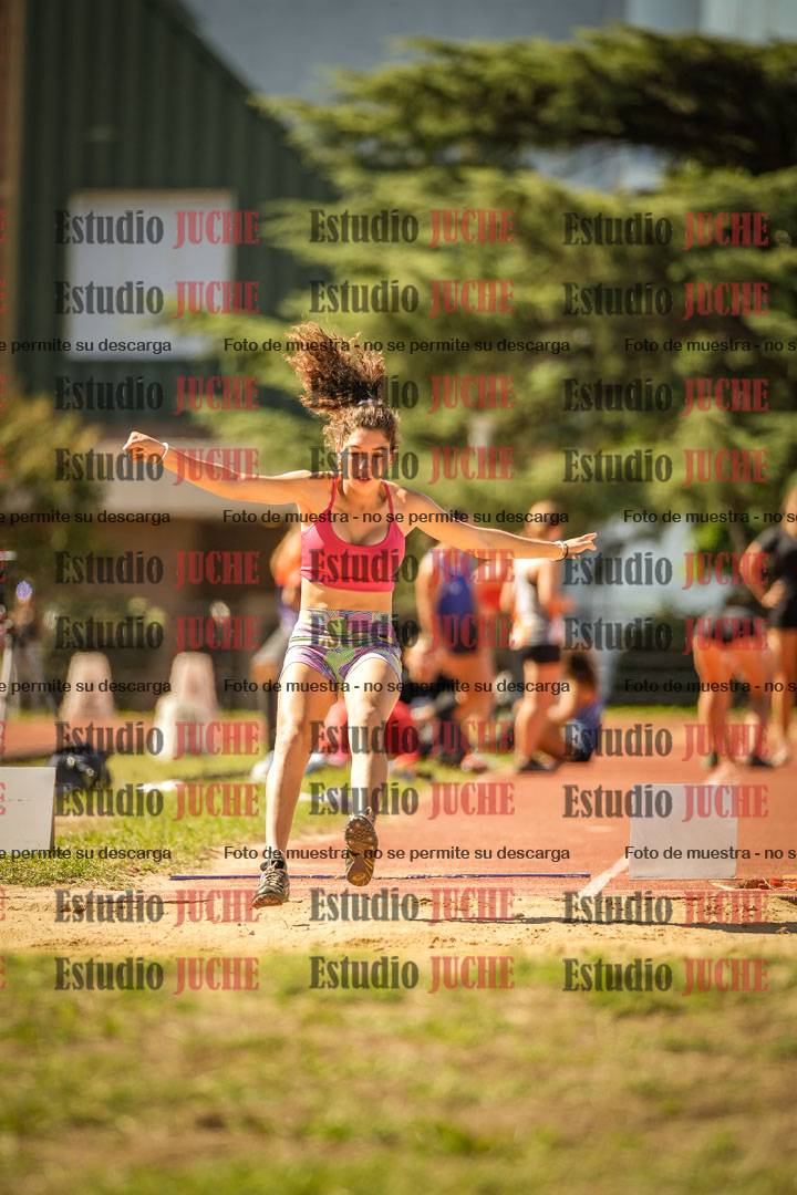 Fotos del salto en largo de mujeres