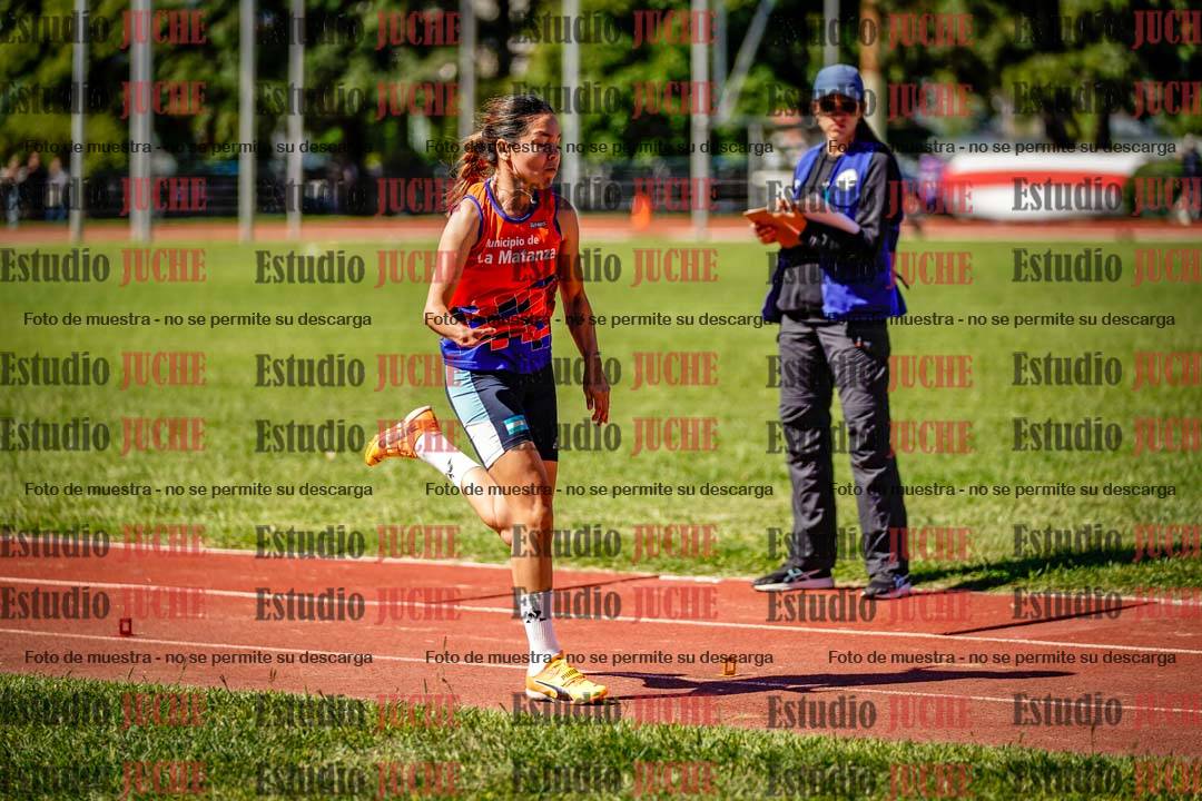 Fotos del salto en largo de mujeres