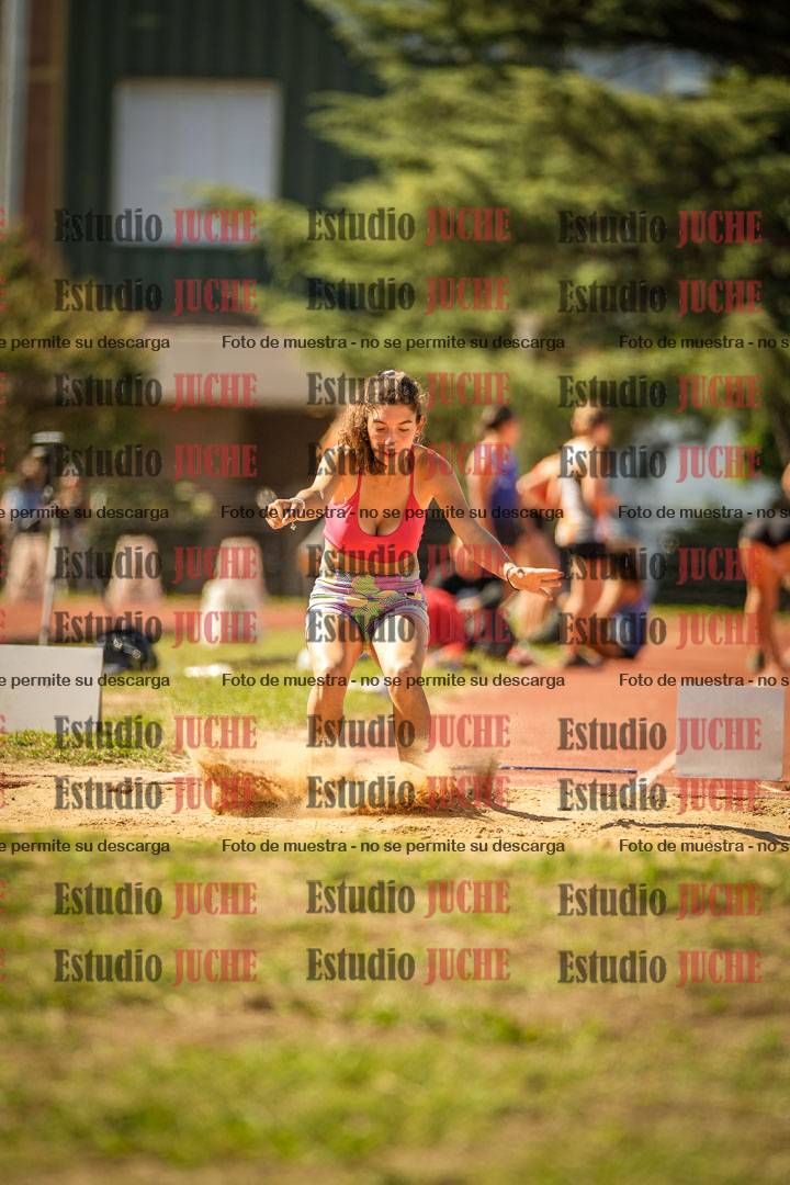 Fotos del salto en largo de mujeres