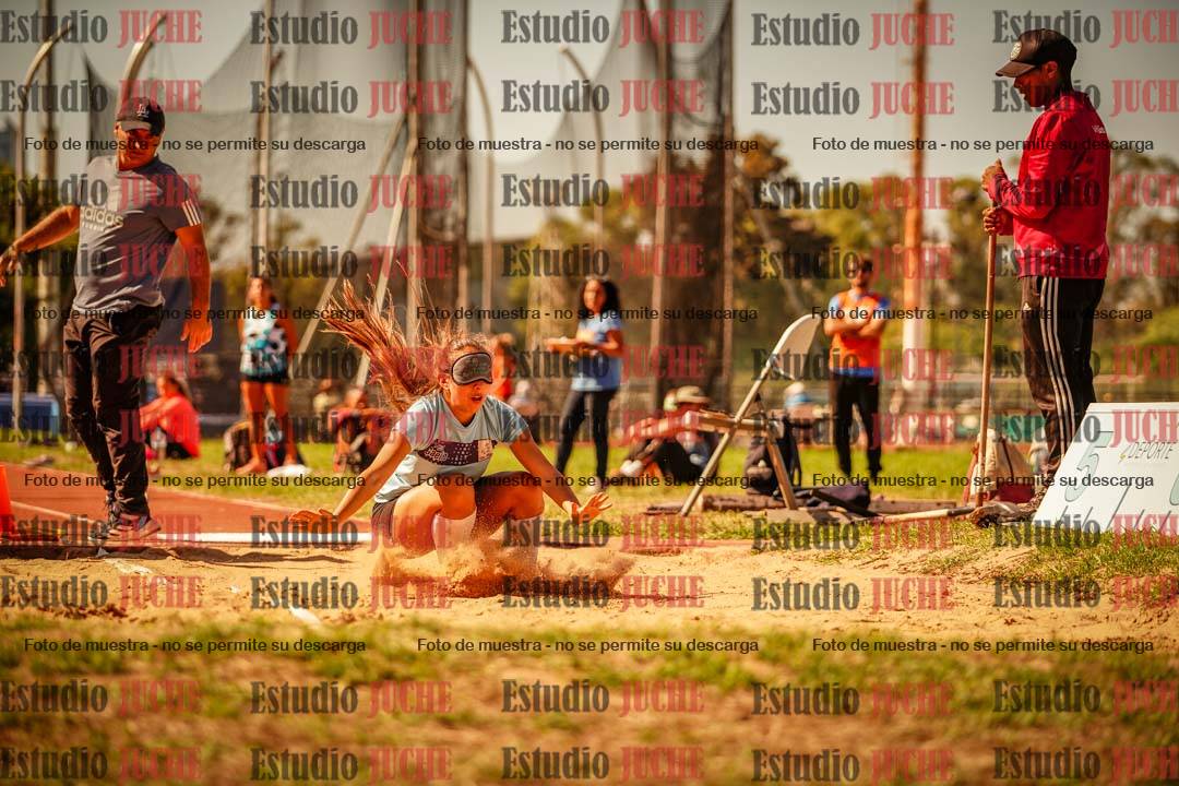 Fotos del salto en largo de mujeres