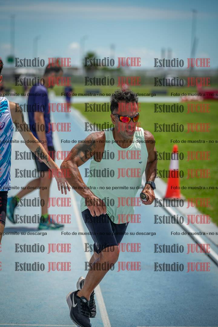 Fotos durante el transcurso de los relevos 20' para running teams - serie 2