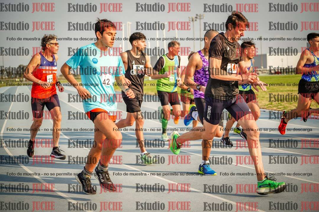 Fotos de los 3000 m llanos de varones