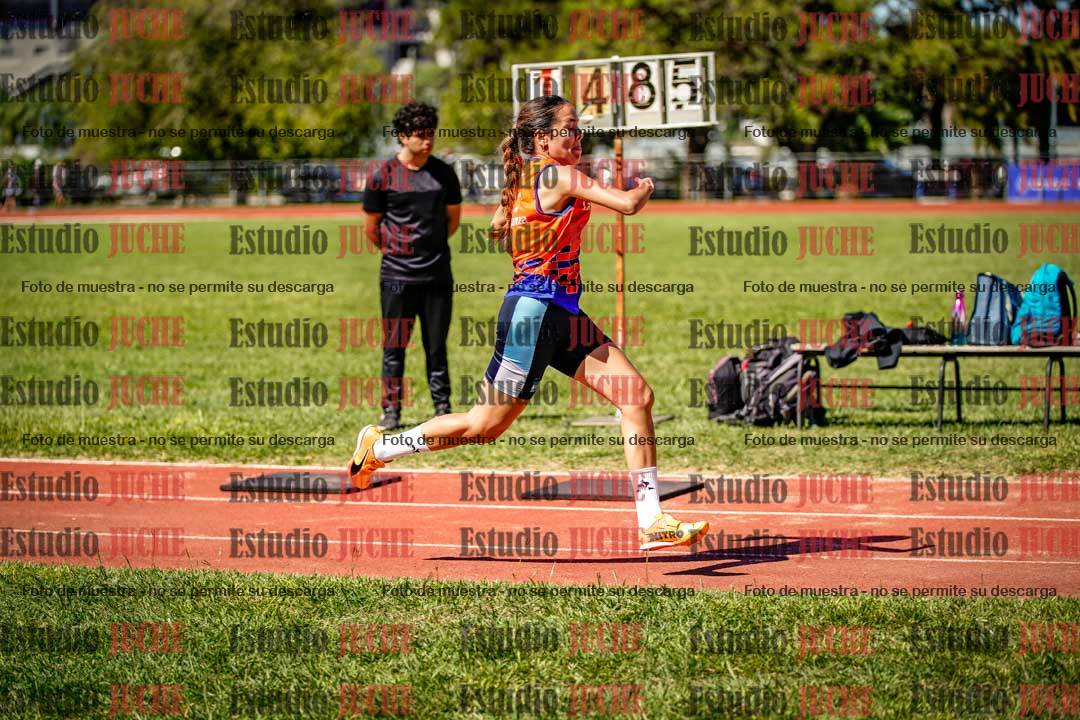 Fotos del salto en largo de mujeres