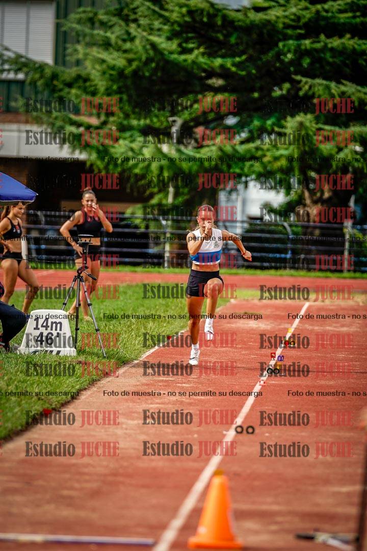 Fotos del salto en largo de mujeres