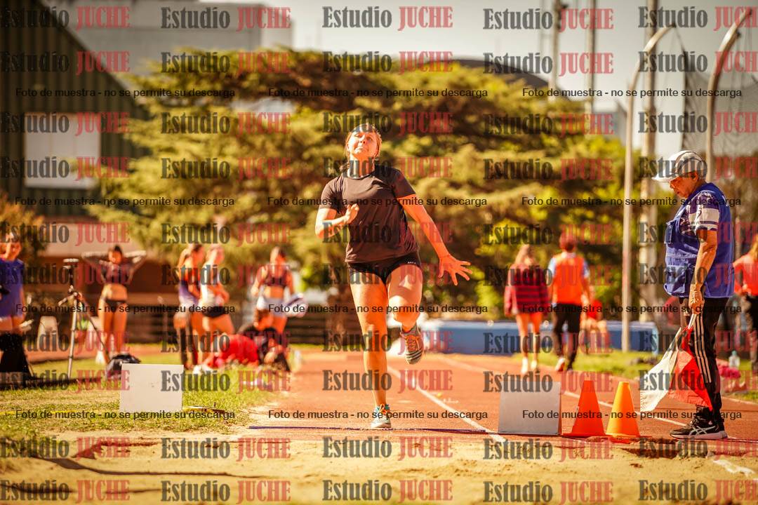 Fotos del salto en largo de mujeres