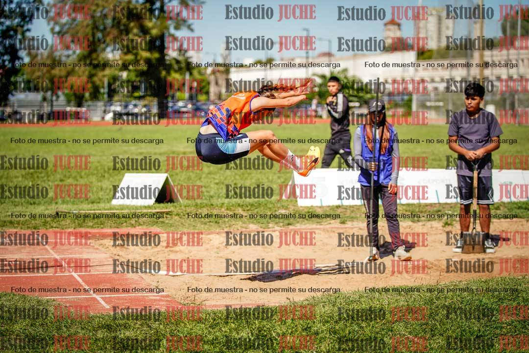 Fotos del salto en largo de mujeres