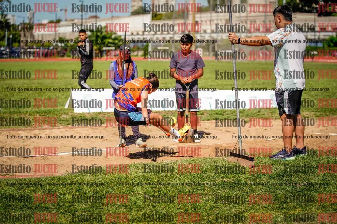 Fotos del salto en largo de mujeres
