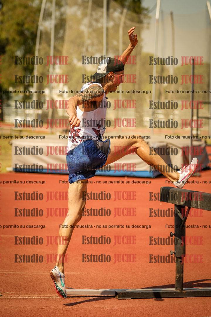 Fotos de los 3000 m con obstáculos de varones