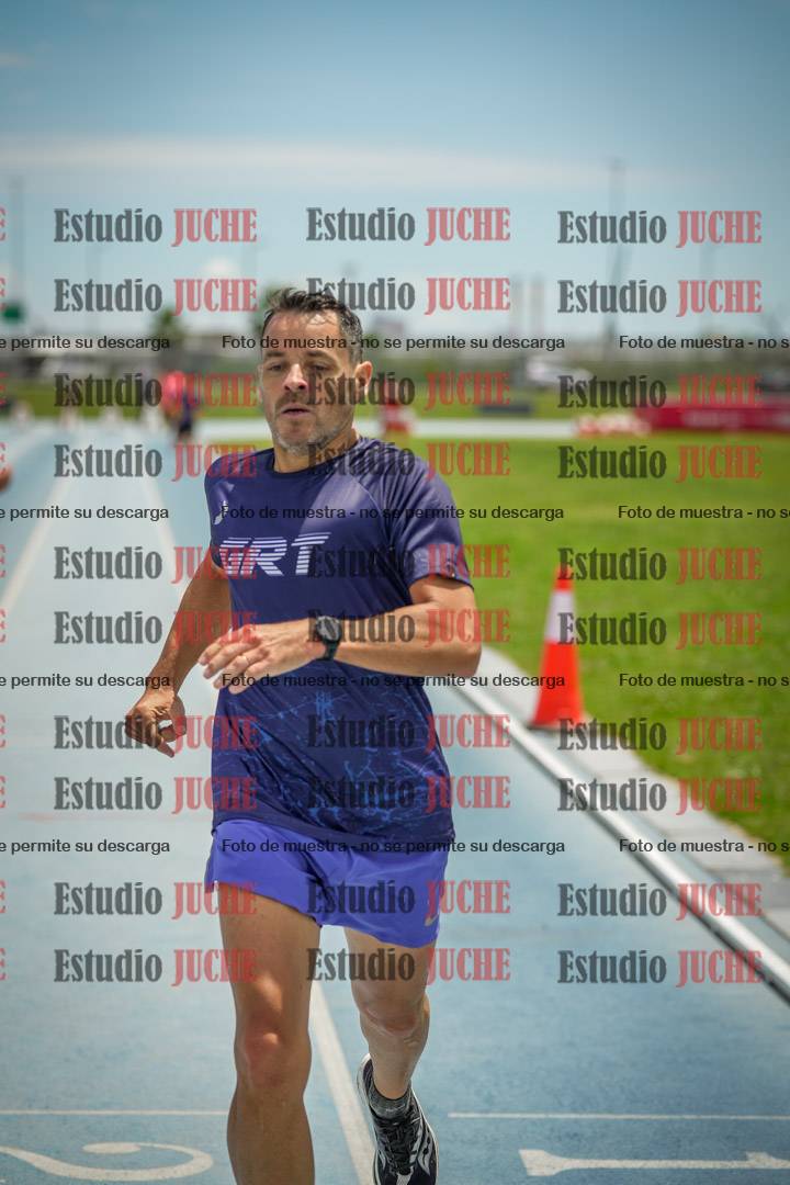 Fotos durante el transcurso de los relevos 20' para running teams - serie 2