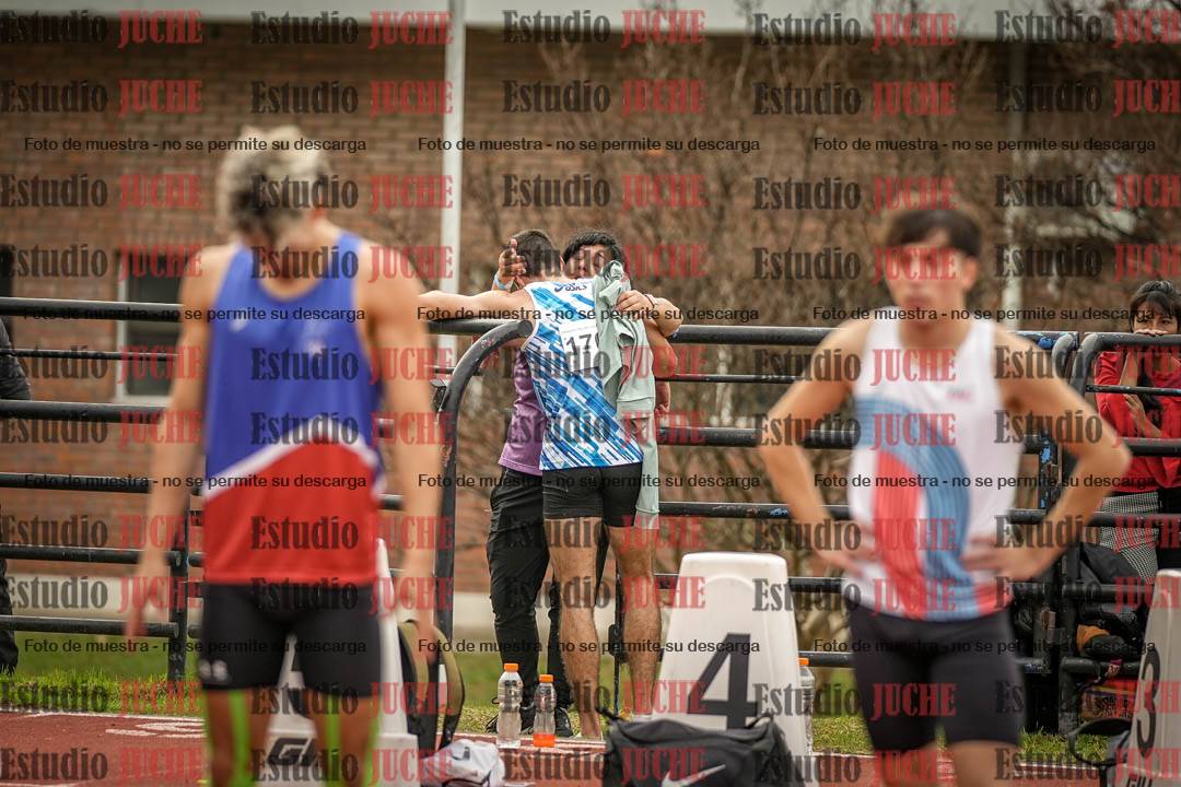 Fotos de los 100 m llanos de varones - FINAL