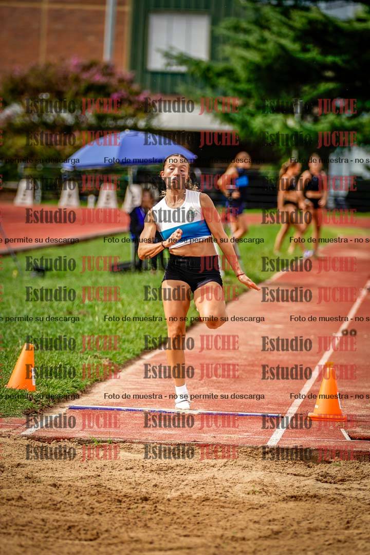 Fotos del salto en largo de mujeres