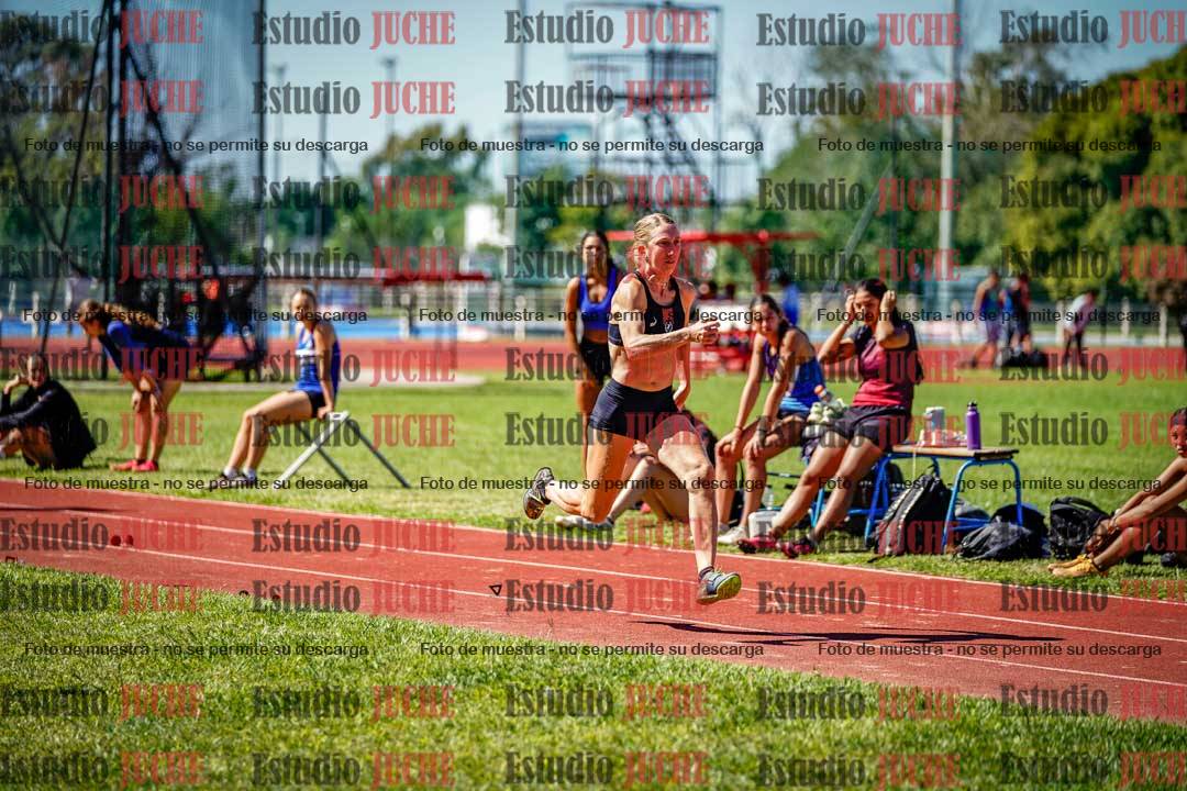 Fotos del salto en largo de mujeres