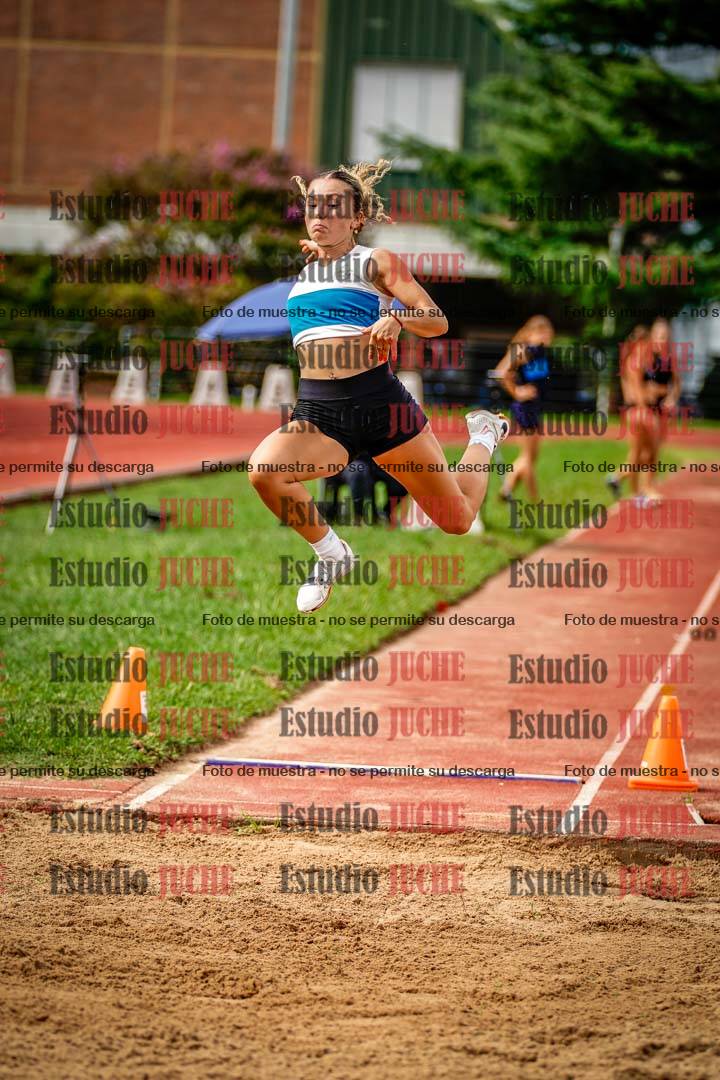 Fotos del salto en largo de mujeres