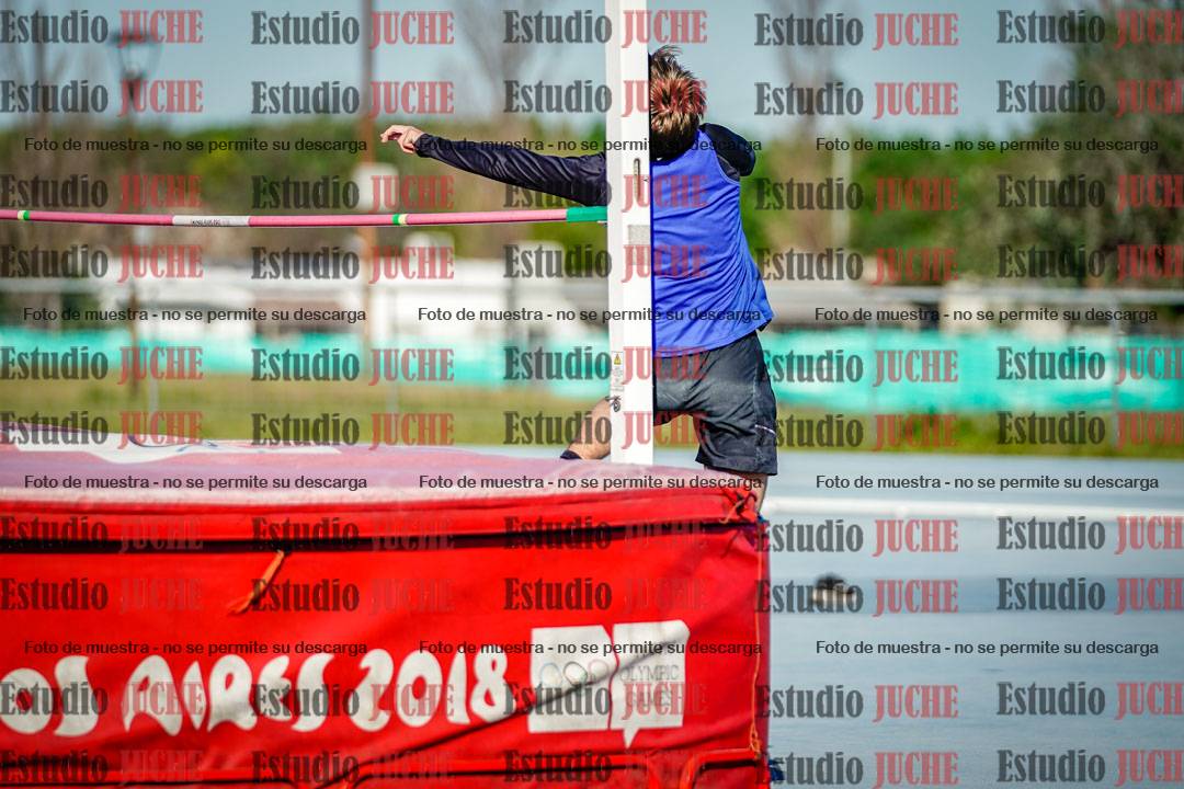 Fotos del salto en alto de mujeres y varones - U15