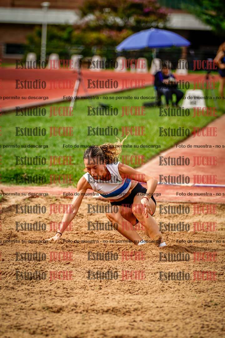 Fotos del salto en largo de mujeres